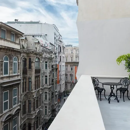 Apartahotel Art Pera 4*
