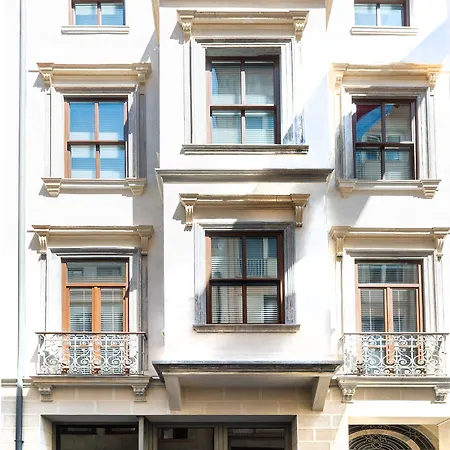 Art Pera Aparthotel 4*